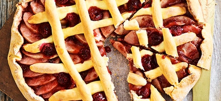 Apple and raspberry crostata