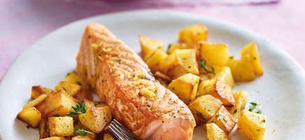 Filet de saumon au citron et ses bouchées de pommes de terre