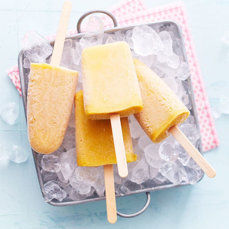 Mango-Kokos-Eis am Stiel