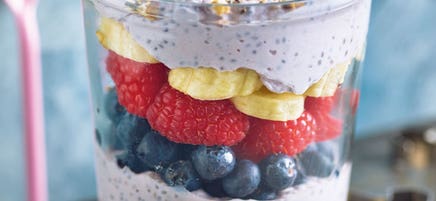 Acai-Chia-Quark im Glas
