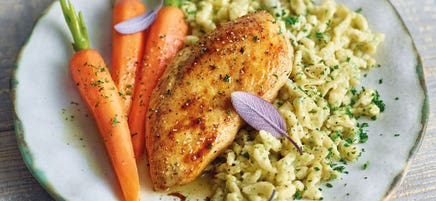 Filet de poulet et ses knöpfli aux fines herbes