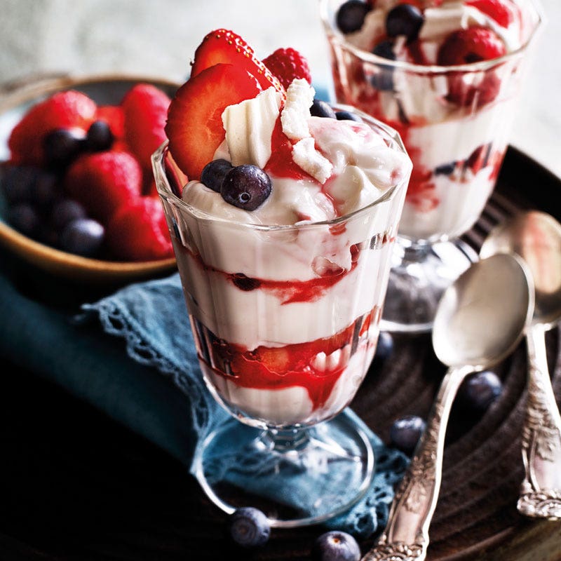 Sommerfrüchte-Dessert mit Meringue / Sommerfrüchte-Dessert mit Baiser