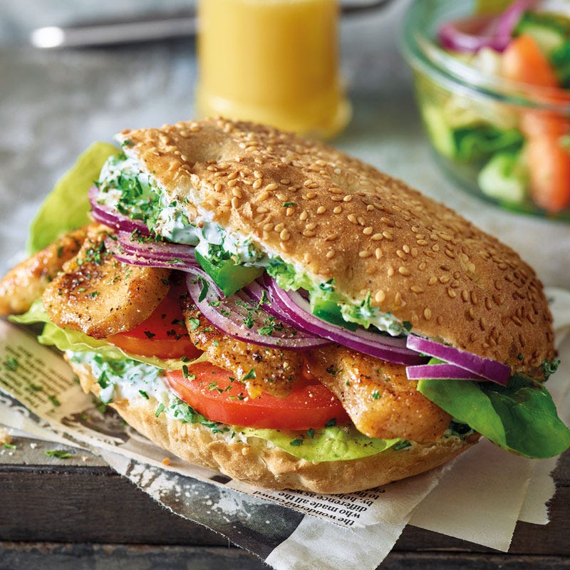 Poulet-Pita mit Salat / Hähnchen-Pita mit Salat