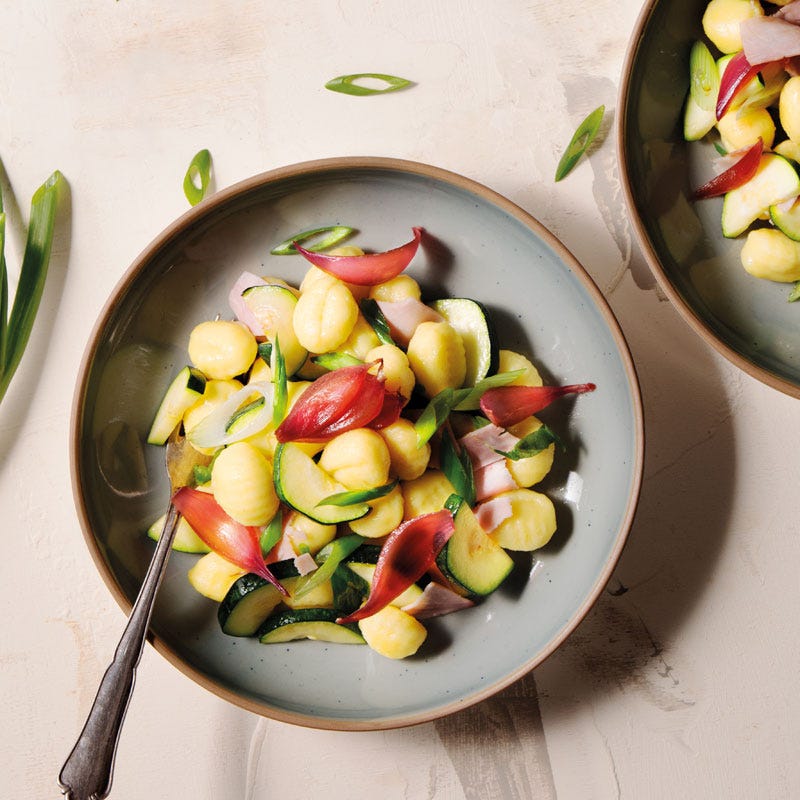 Gnocchi in Schinkensauce mit Balsamicozwiebeln