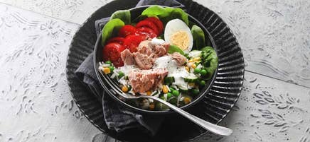 Tonfisksallad med ägg och ärter