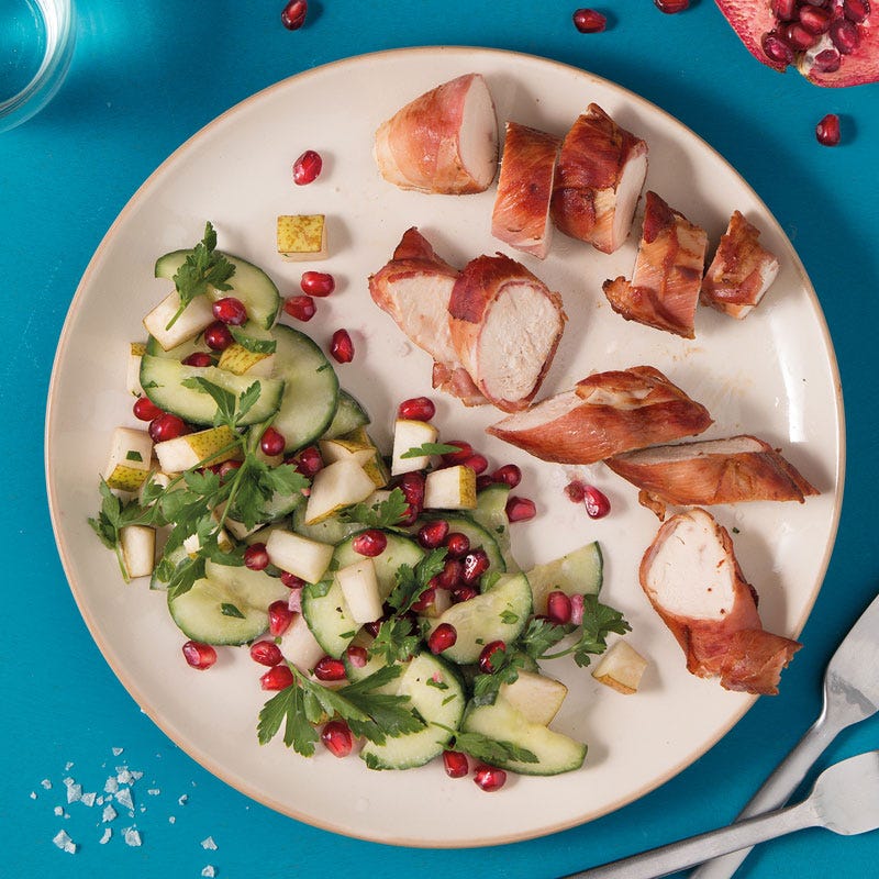 Gewickeltes Hähnchen mit Granatapfel-Gurken-Salat