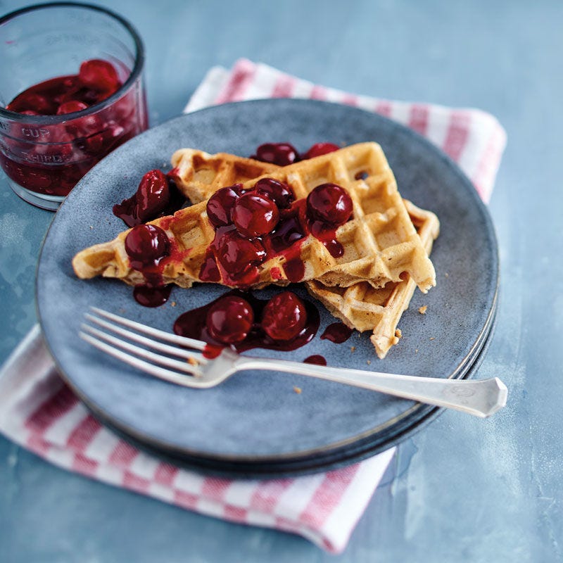Cinnamon Waffles mit heissen Kirschen