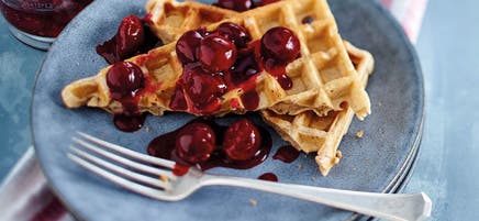 Gaufres à la cannelle et bouchées de griottes