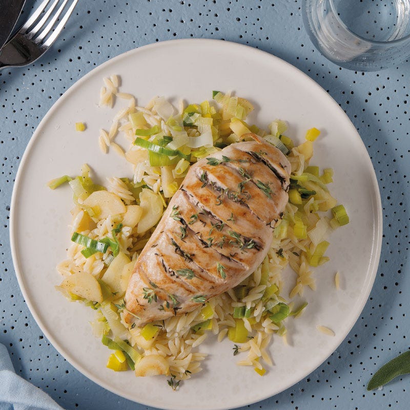 Kräuterhähnchen mit Risoni und Lauchgemüse