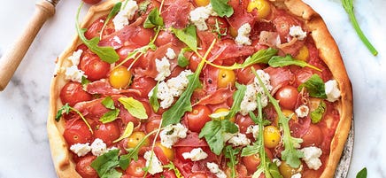 Pizza ricotta, tomates et roquette au Parme