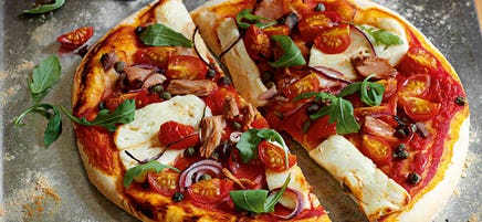 Tuna, halloumi & caper pizza