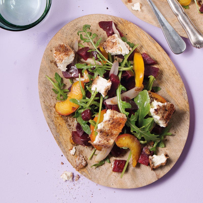 Feta in Haselnuss mit roter Bete und Nektarine