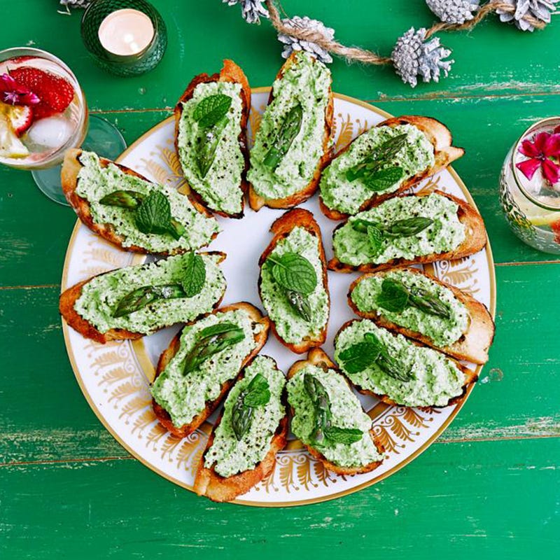 Photo of Bruschetta with broad beans, feta and asparagus by WW