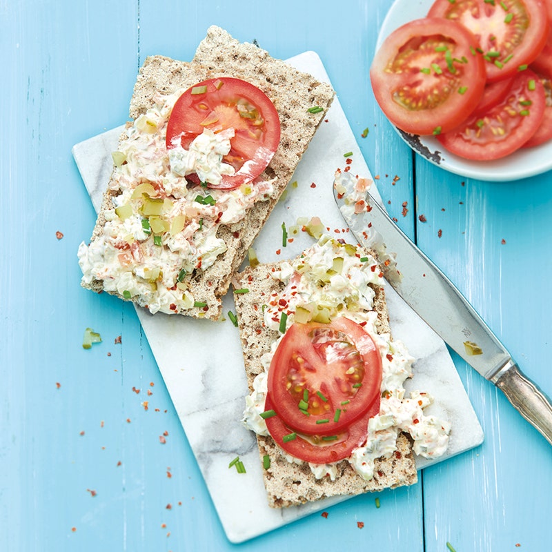 Knäckebrot mit Chili-Schinken-Creme