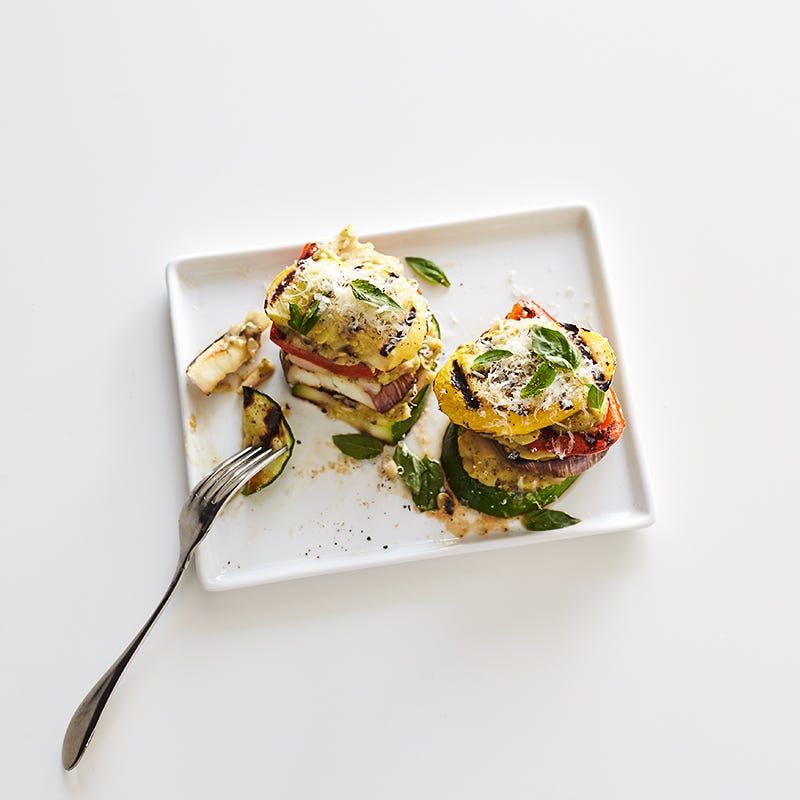 Photo de Piles de légumes grillés avec purée de pesto et de haricots blancs par WW