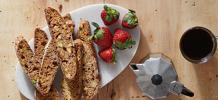 Biscottis aux fraises et aux pistaches
