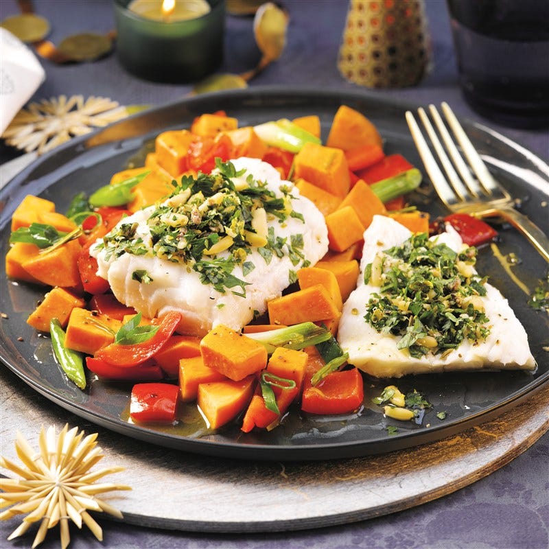 Kabeljauw met zoete aardappel van de bakplaat