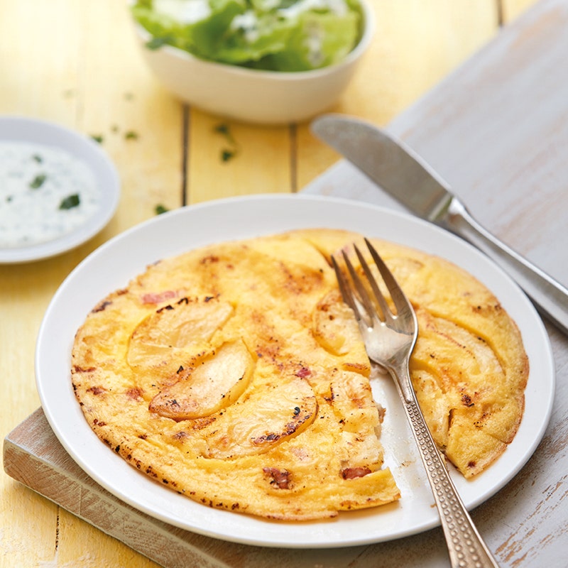Apfel-Bacon-Pfannkuchen mit Salat