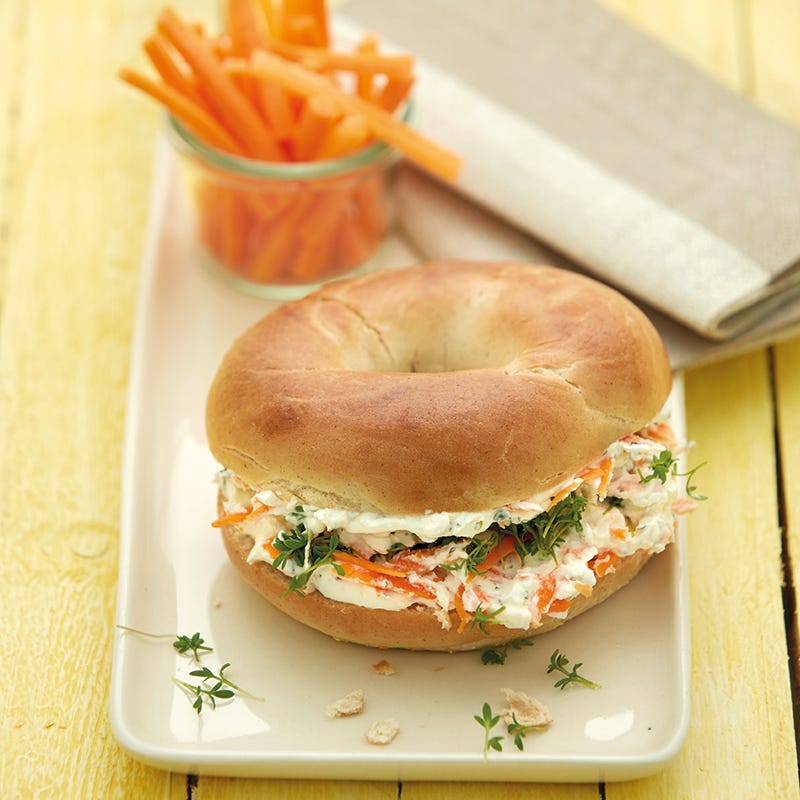 Karotten-Frischkäse-Bagel