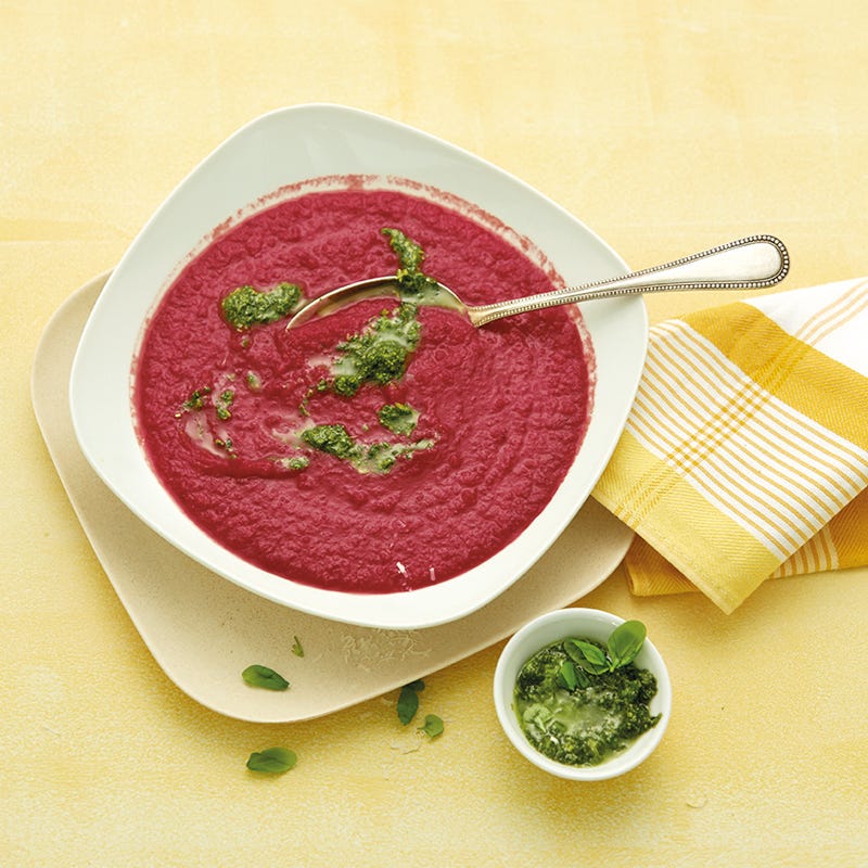 Rote-Bete-Cremesuppe mit Kräuterpesto