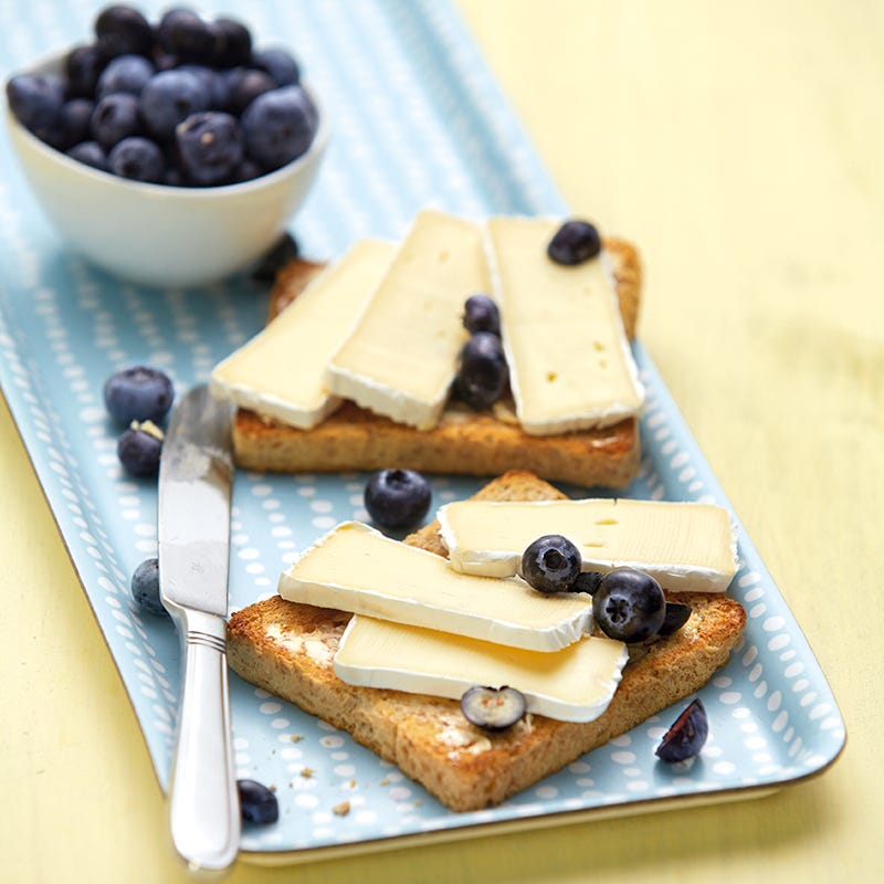 Camemberttoasts mit Beeren