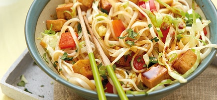 Reisnudel-Kohl-Salat mit Tofu