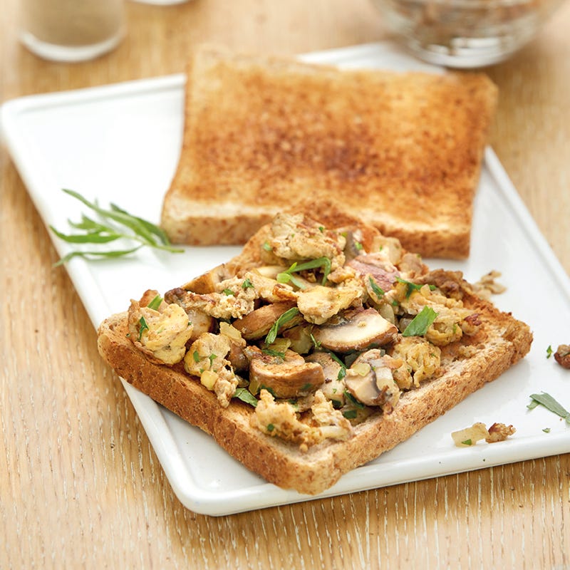 Pilzrührei auf Toast