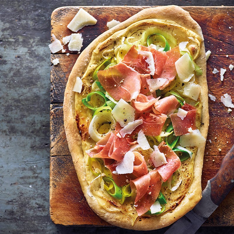 Foto van Krokante pizzabodems met rauwe ham door WW