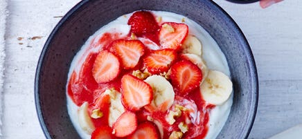 Erdbeer-Walnuss-Joghurt