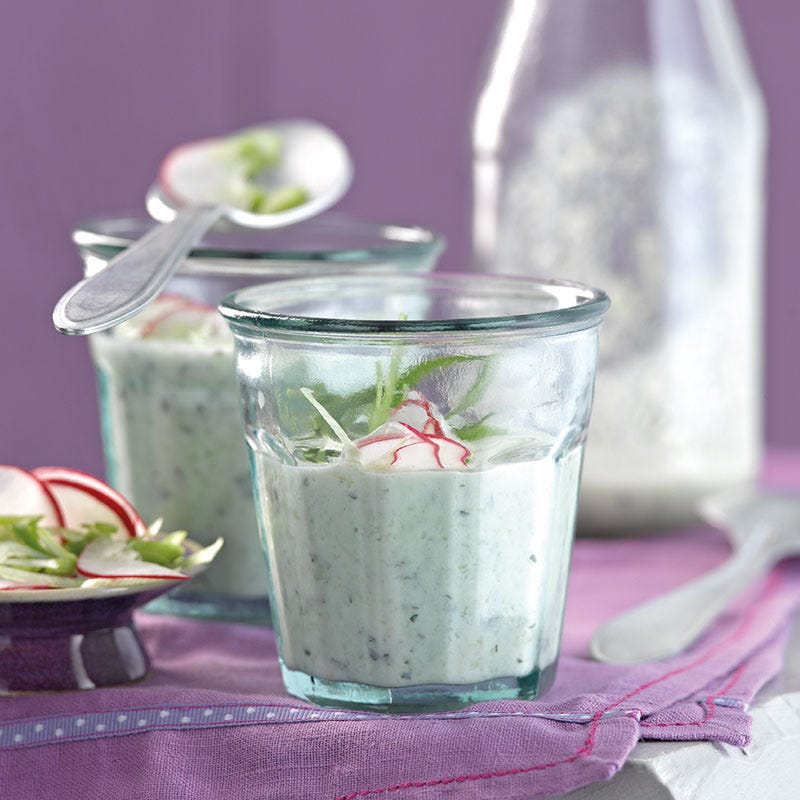 Kalte Gurken-Joghurt-Suppe mit Minze