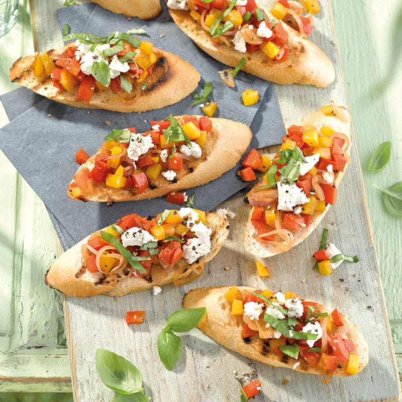 Paprika-Bruschetta mit Schafskäse