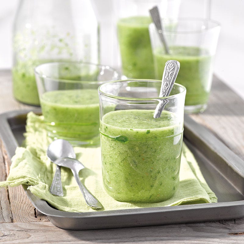 Grüne Gazpacho im Glas