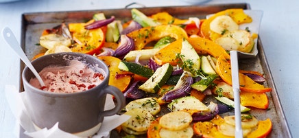 Kürbis-Kartoffel-Blech mit Tomatendip