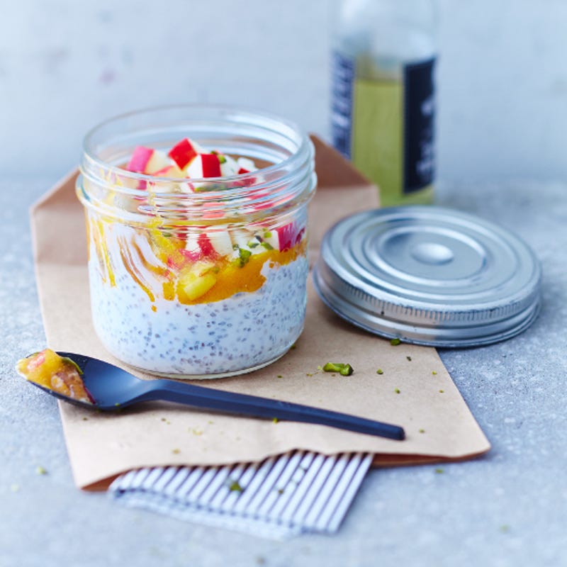 Chiapudding mit Apfel und Kaki