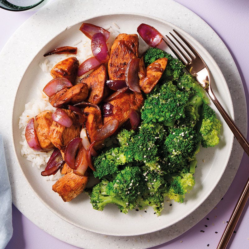 Scharfes Hähnchen mit Sesambroccoli und Reis