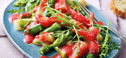 Spargelsalat mit Erdbeerdressing