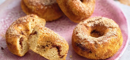 Donuts mit Zimt und Zucker