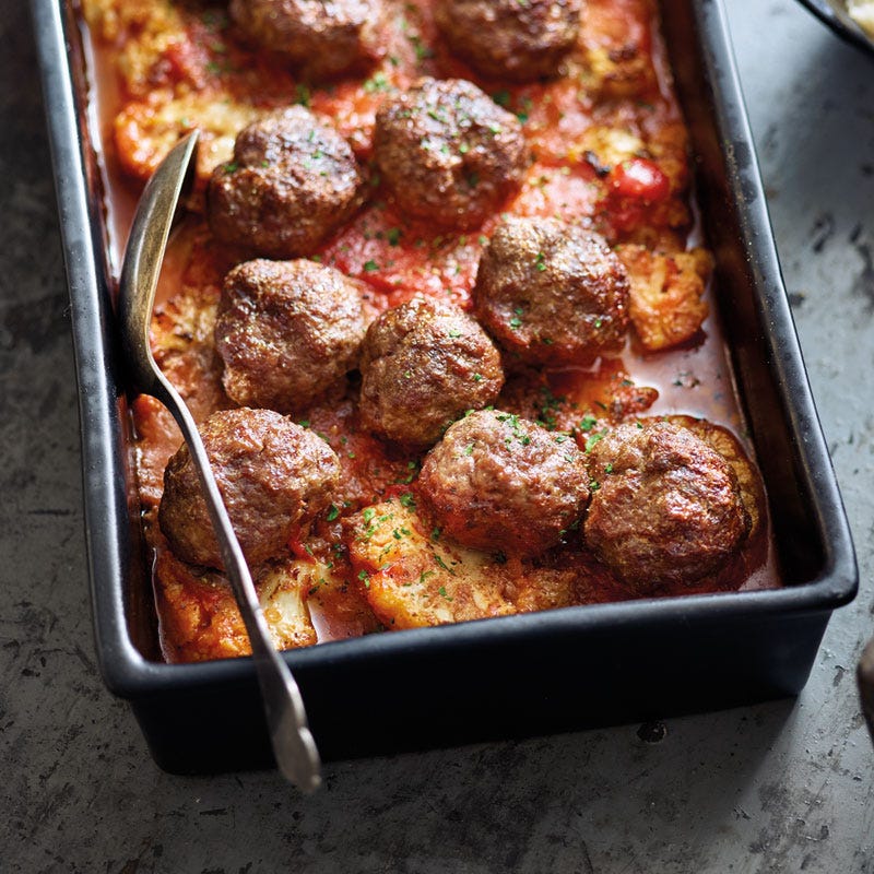 Ofenfrikadellen mit Blumenkohl