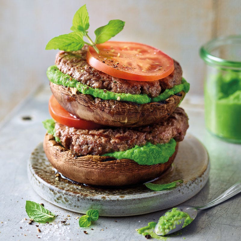 Portobello-Türmchen mit Lamm und Erbsen-Minz-Creme