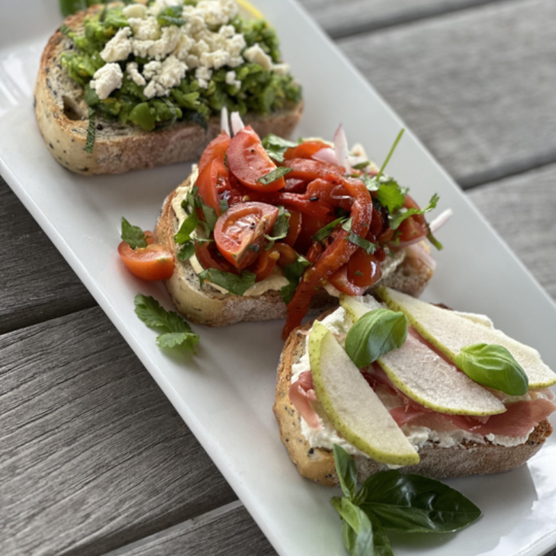 Bruschetta with prosciutto and peach topping