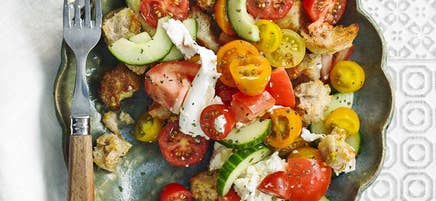 Panzanella med mozzarella och tomat