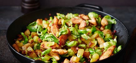 Rosenkohlpfanne mit Knusperkartoffeln