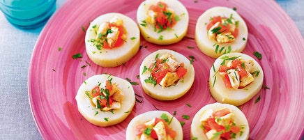 Tartelettes de pommes de terre, tomates et poulet au curry
