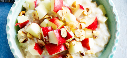 Apple and hazelnut porridge