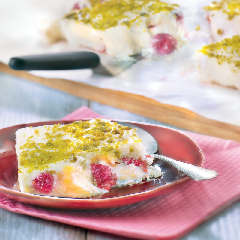 Gâteau de semoule à la pistache et aux framboises