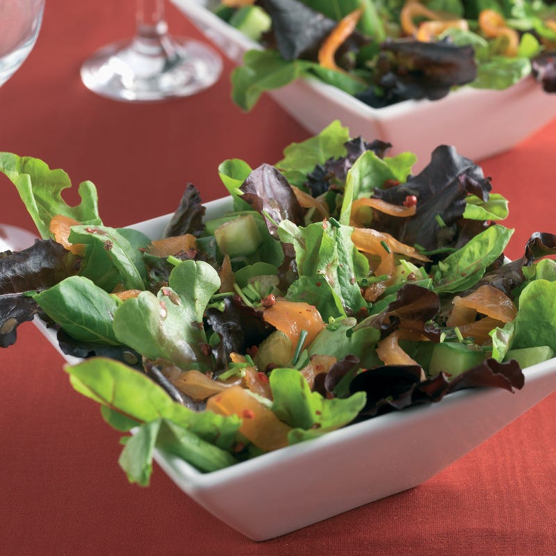 Salade de jeunes pousses au saumon fumé