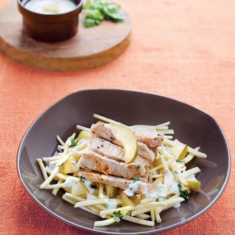 Salade de panais et de poires au filet de porc