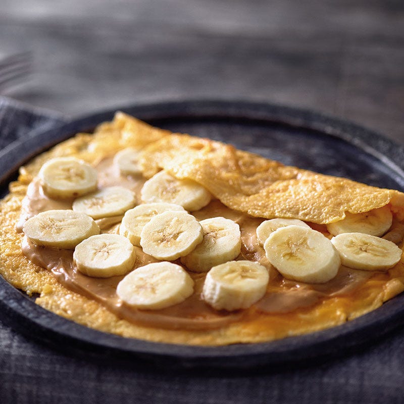 Omelette mit Banane und Erdnussmus