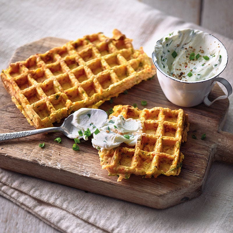 Gemüsewaffeln mit Schnittlauchquark