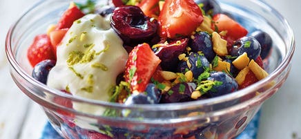 Salade de fruits au citron vert et nappage de yogourt